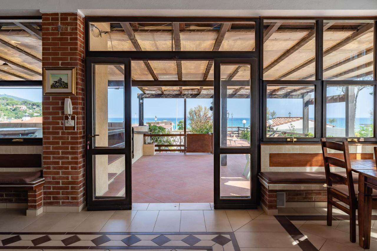 פרוצ'ו Hotel Delfino מראה חיצוני תמונה