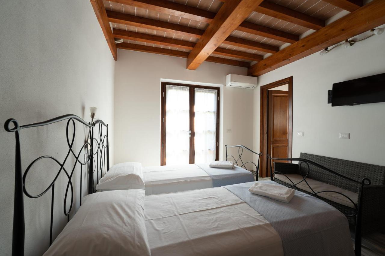 פרוצ'ו Hotel Delfino מראה חיצוני תמונה