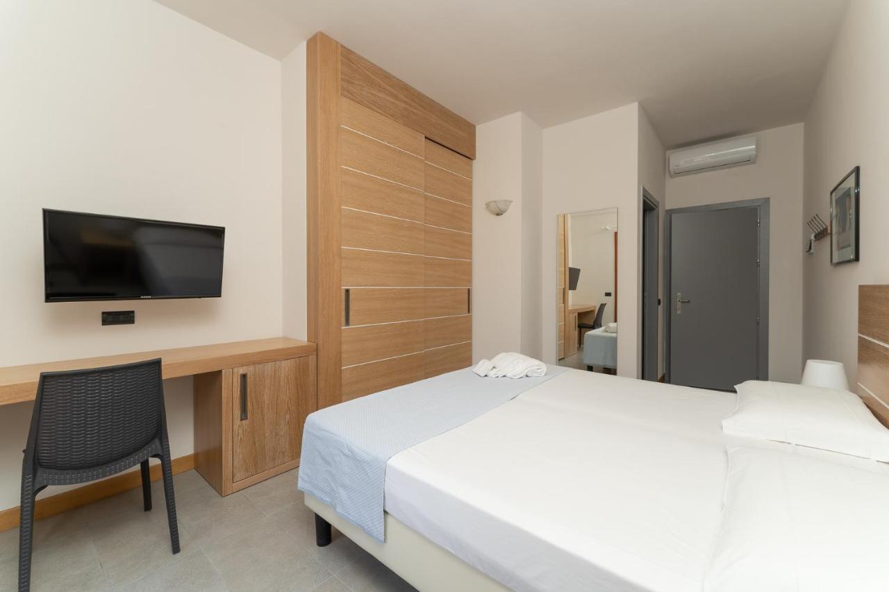 פרוצ'ו Hotel Delfino מראה חיצוני תמונה