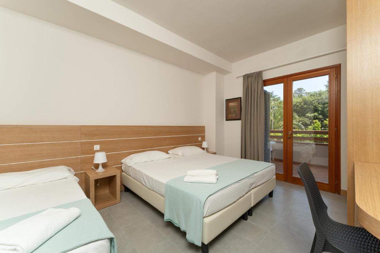 פרוצ'ו Hotel Delfino מראה חיצוני תמונה