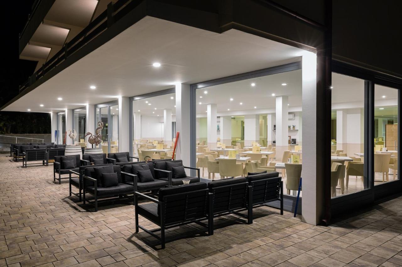פרוצ'ו Hotel Delfino מראה חיצוני תמונה