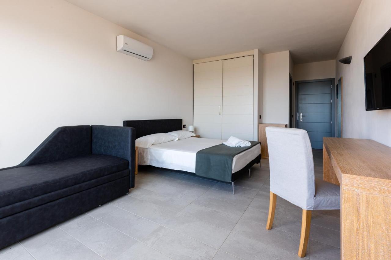 פרוצ'ו Hotel Delfino מראה חיצוני תמונה