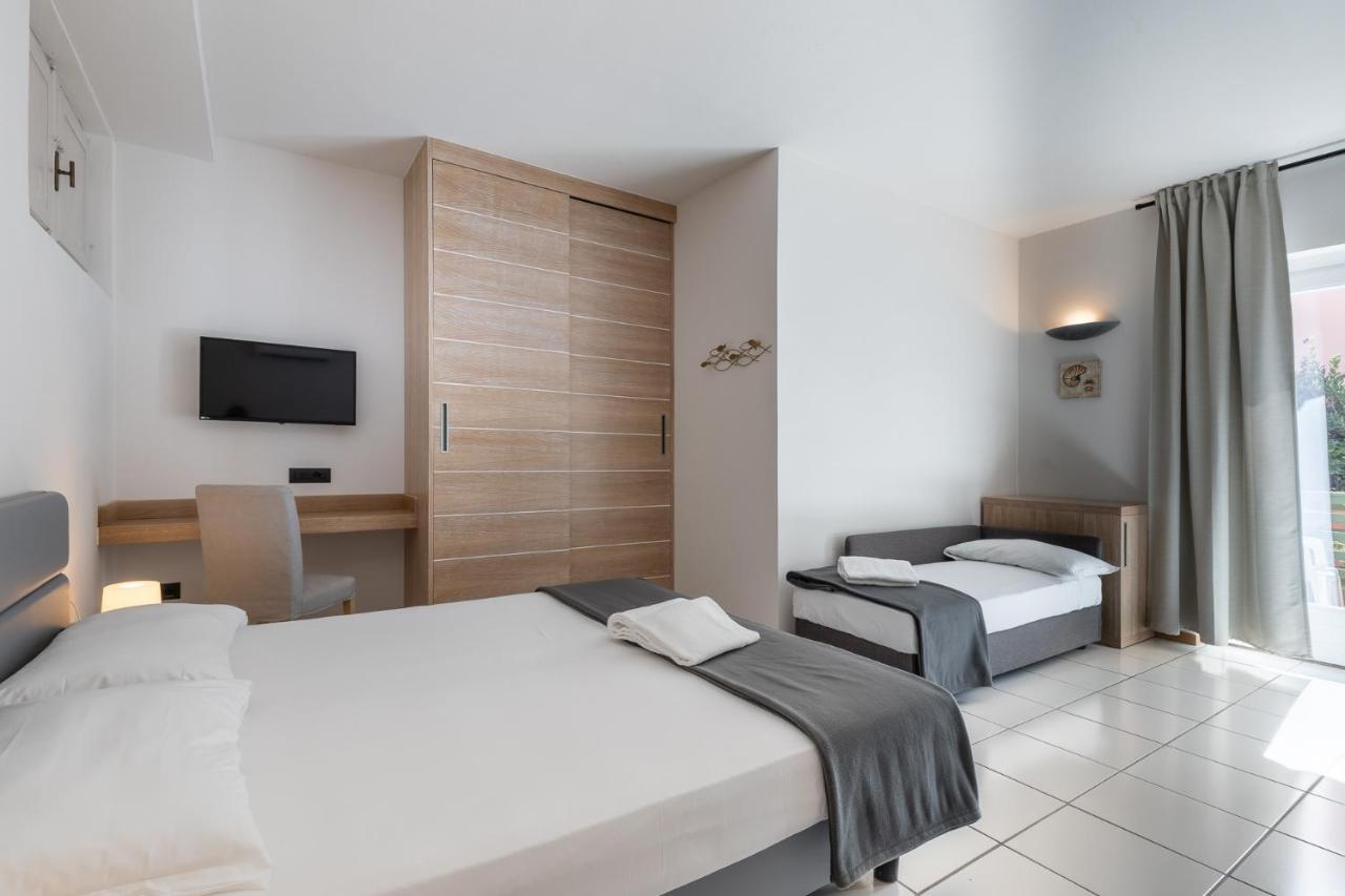 פרוצ'ו Hotel Delfino מראה חיצוני תמונה
