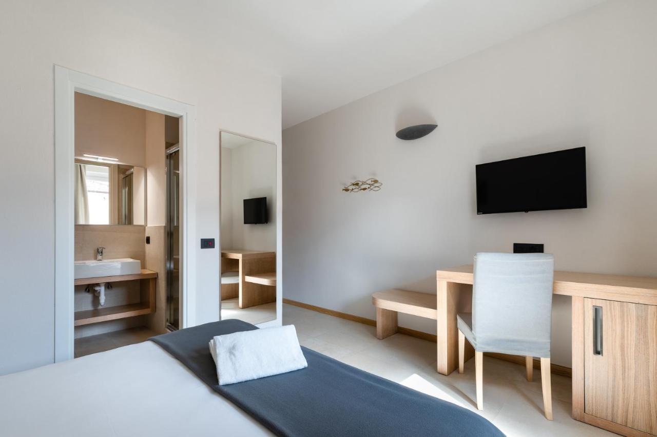 פרוצ'ו Hotel Delfino מראה חיצוני תמונה